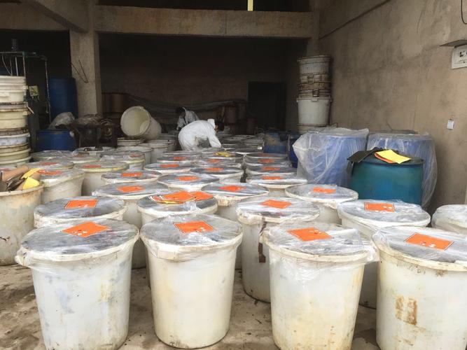 漳州龙文警方集中销毁100余吨易制毒化学品